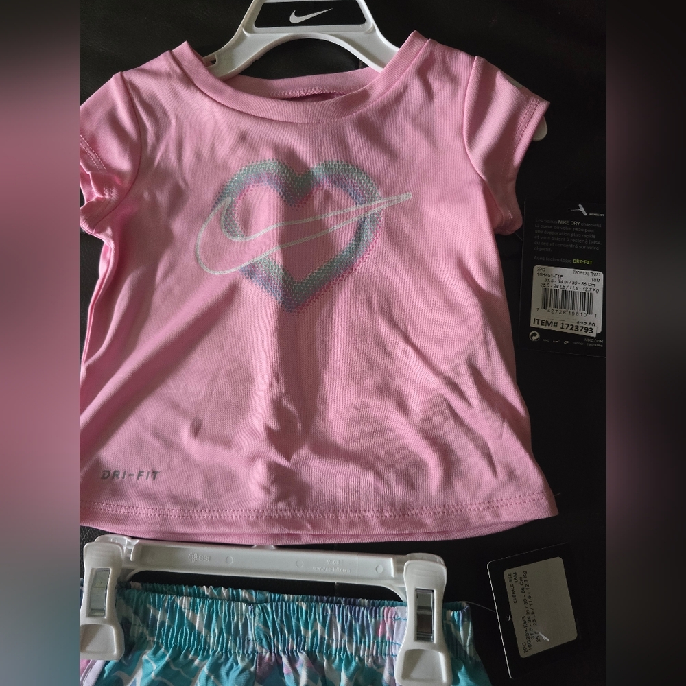 Nike Infant Girl’s Dri-Fit T-Shirt & Shorts Set (2-pieces) 18m nwt, pink - Picture 5 of 7